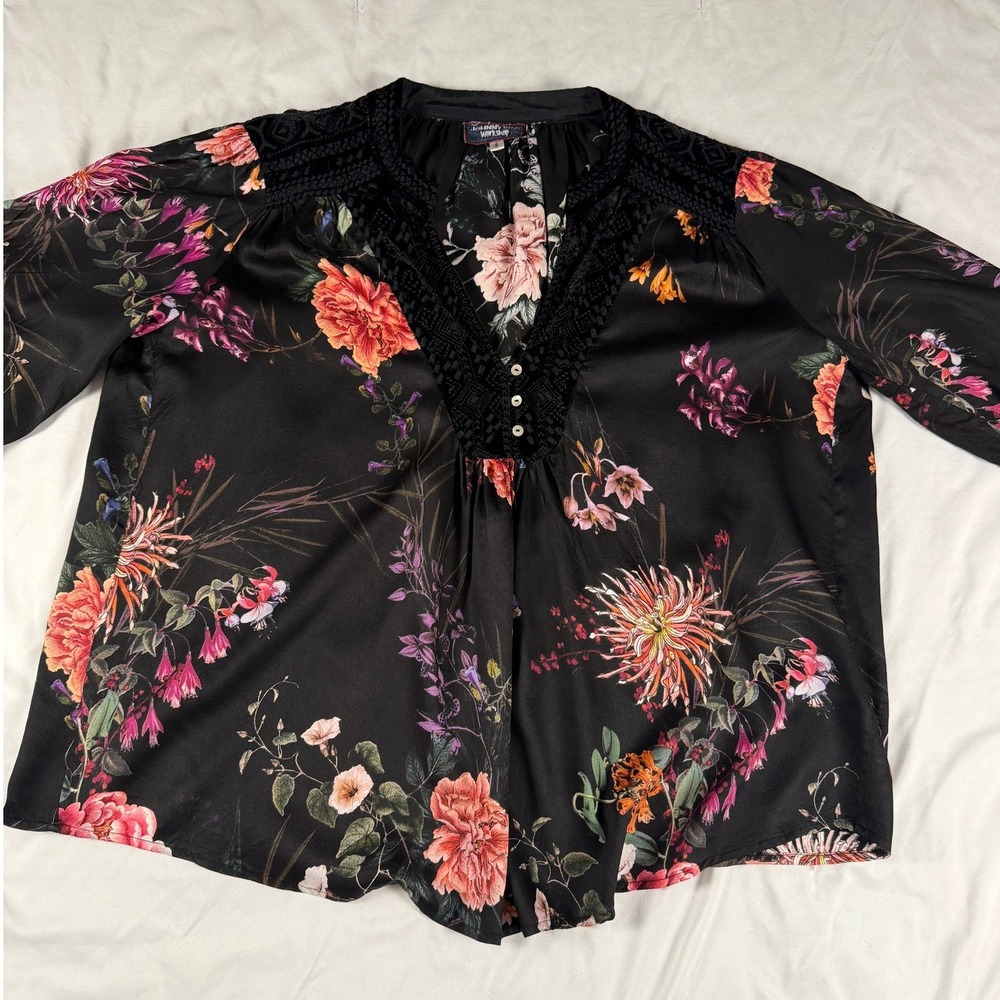 Johnny Was Workshop Black Floral Boho‎ Blouse Small Crochet Lace V-Neck Tunic